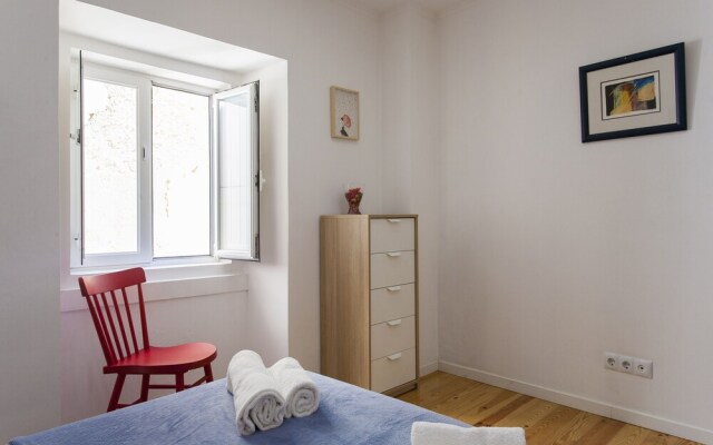 ALTIDO Cosy 1-bed flat w/balcony in Pena, close by subway, viewpoint&park
