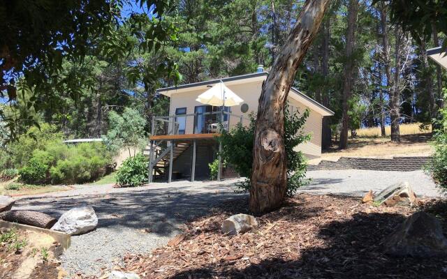 Karawatha Cottages B&B