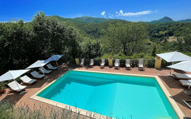 Vicolo - Sleeps 5 With air Con, Wifi, Balcony for Dining and Pool
