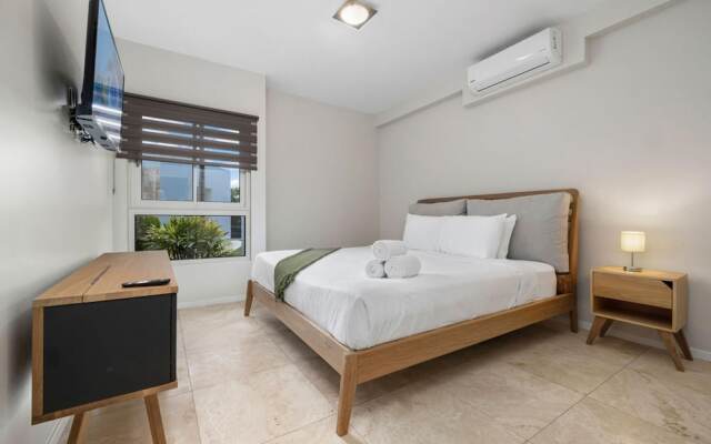 Ground Level Condo 2BR 2BA w Pool Access Gym