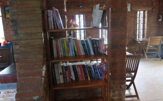 Oasis Bar and Hostel