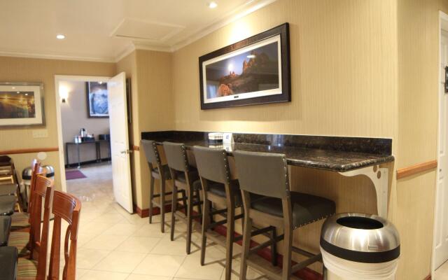 Best Western China Lake Inn