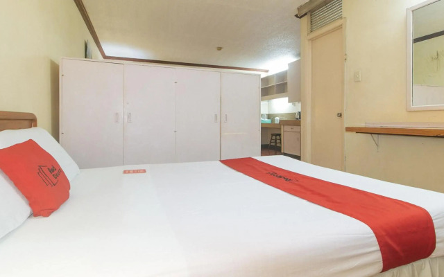 Broadway Court Apartelle
