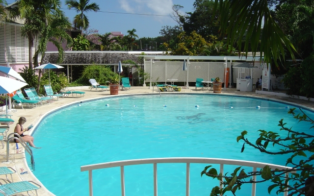 Shaw Park Beach Hotel & Spa