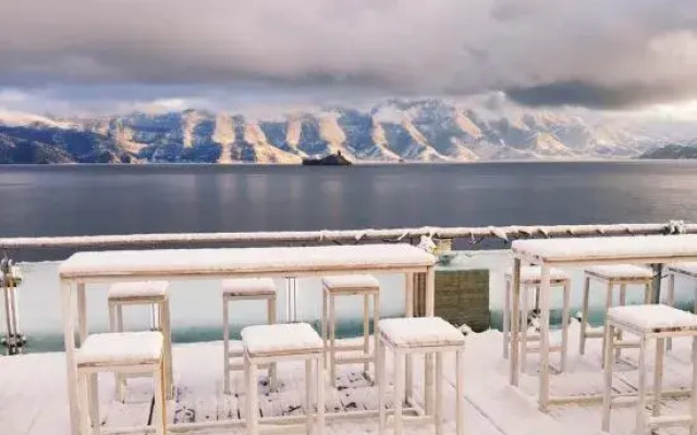 Lake View Hotel