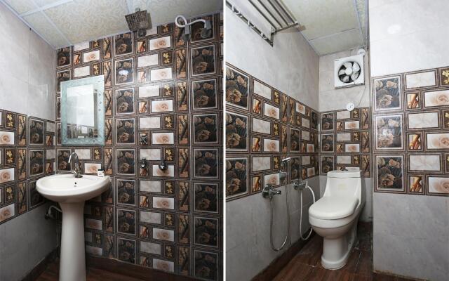 OYO 18782 Hotel Mannat