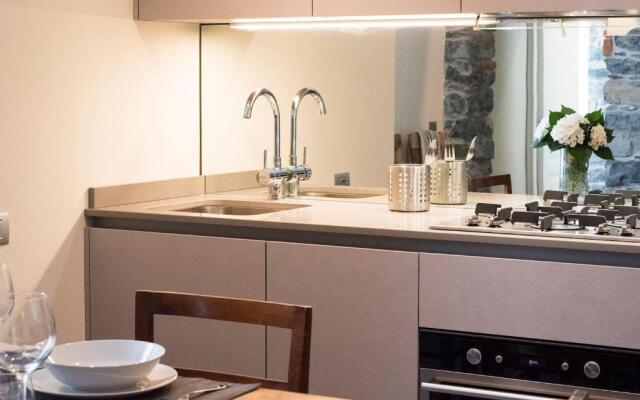 ALTIDO Stylish Apt for 4, close to Como Centre