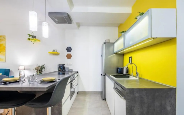 Cozy Apartment with Garden in the Castle District