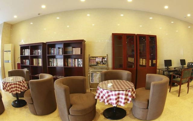 GreenTree Inn Huaian North Chengde Road Sakura Park Phoenix Palace Hot