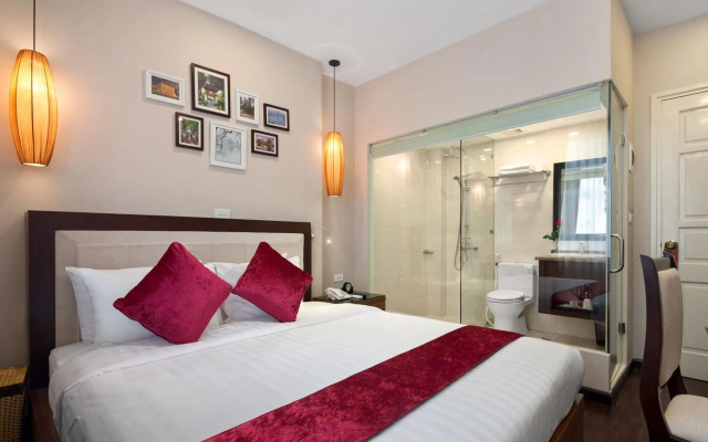 Golden Moon Suite Hotel