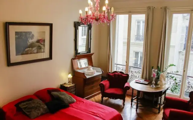 A Room In Paris