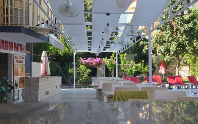 Rose Garden Apart Hotel