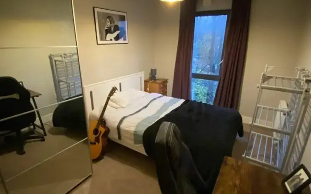 Inviting 2BD Flat W/private Balcony - Battersea!
