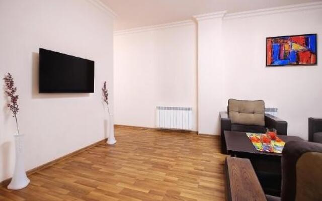 Apartment On Arami Street