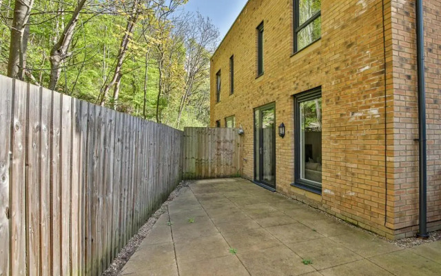 Exclusive - Stunning City Centre House! Parking