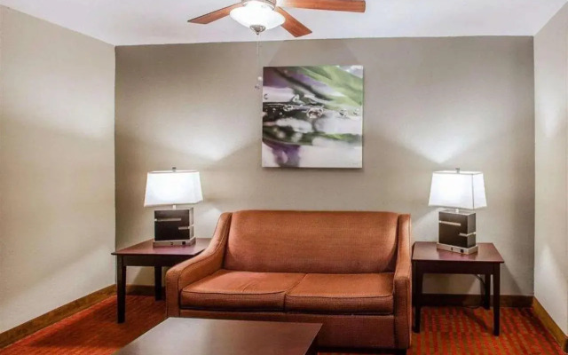Quality Suites Nashville Airport