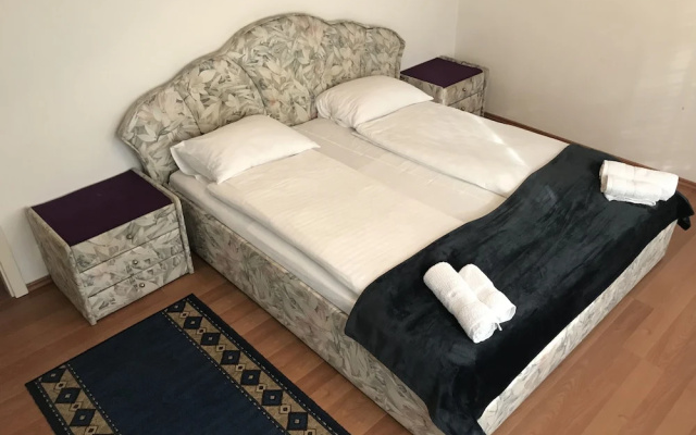 Lotusz Apartments