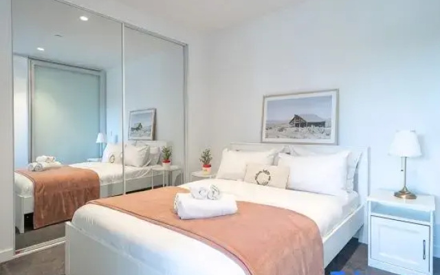 Modern 1BR Apartment with Smart TV and Views