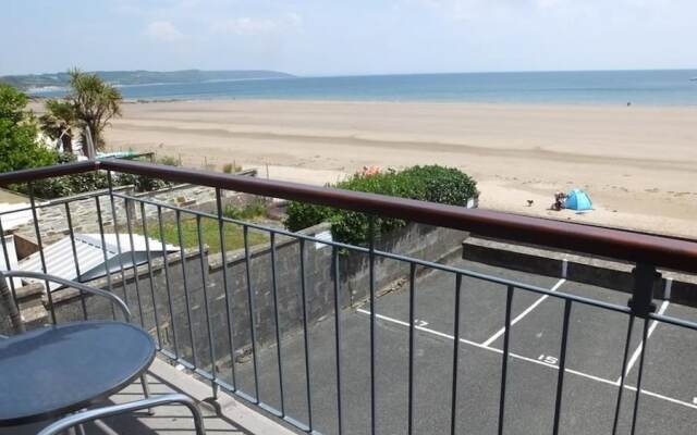 Beach Court 17