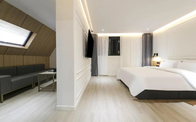 Brown Dot Hotel Pyeonghwa plaza