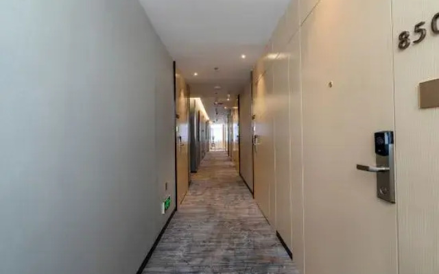 GreenTree Eastern Hotel(Shenzhen Jingtian Metro Station Store)