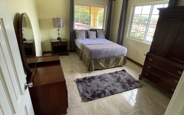 2-bed Apartment Drax Hall Ocho Rios AC and Wifi
