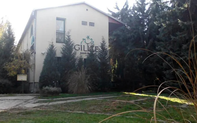 Gilice Panzio And Etterem