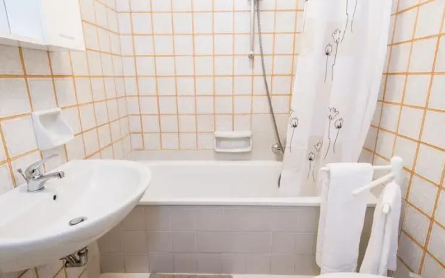 Adige Halldis Apartment