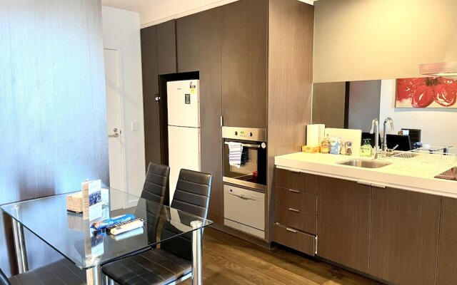 ReadySet Apartment at Midtown
