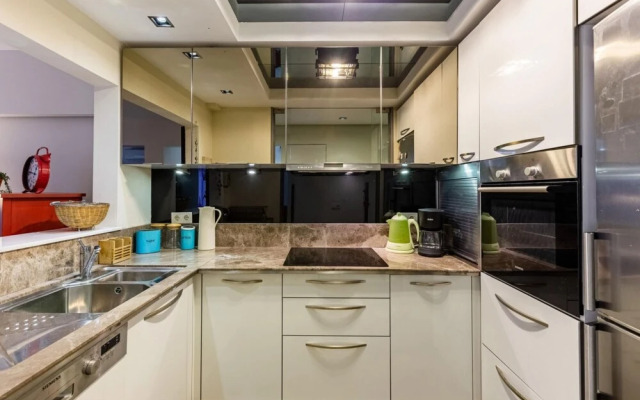 Stylish Flat With Backyard Near Malls in Besiktas