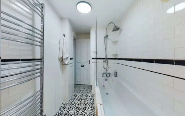 The Clapham Apartment With Private Patio