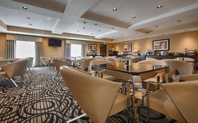 Best Western Plus Airport Inn & Suites