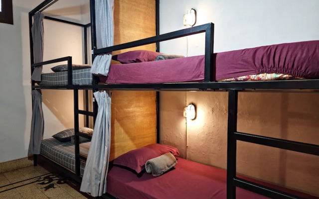 Semeru Hostel Malang - Adults Only