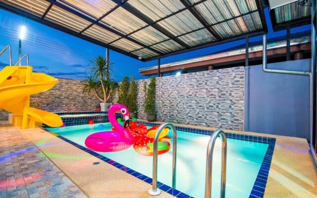 Grand Prix Pool Villa