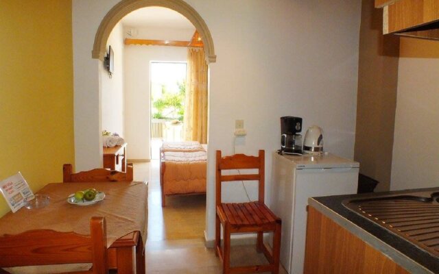 Akis Villa Studios & Apartments with Pool