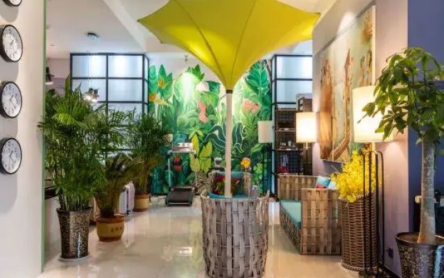 Yuhuashe Fashion Hotel (Zhengzhou Hanghai Plaza City Southeast Subway Station)