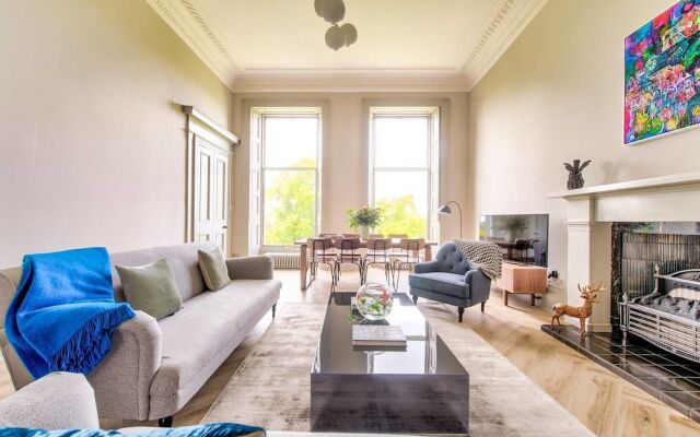 Ainslie Place Luxury Apt In Heart Of The City