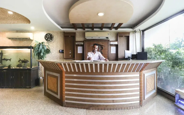 Capital O 5438 Hotel Shiraaz-2