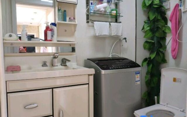 Benxi Huamu Hefu Warm Apartment