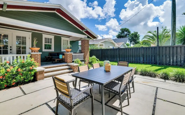 Renovated, Stylish Retreat w/ Patio in Lakeland!