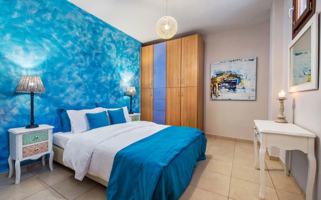 Modern 2-Bed House in the city centre Fira