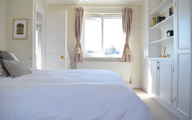 Lovely Newly-renovated 3 Bedroom Apartment in Fulham