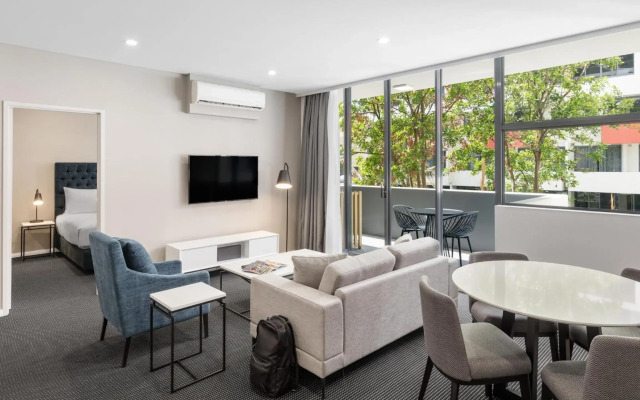 Meriton Suites Waterloo