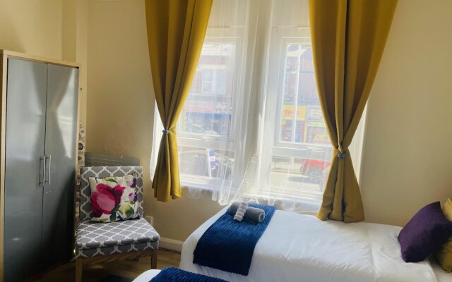 Alphastudio-leeds-walk 2-city-centre-freepark-wifi