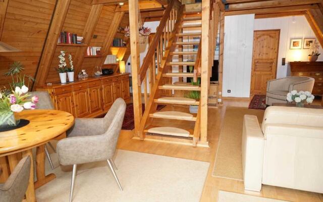 grosse sonnige Terrasse mit Markis