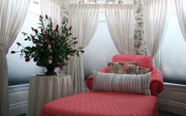 M&M Victorian Bed and Breakfast