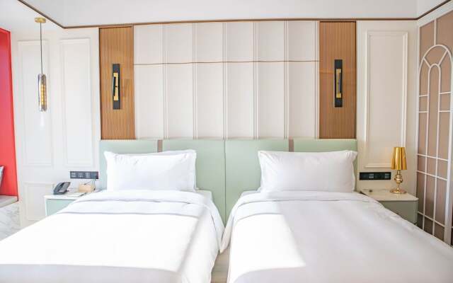 YOHO Resorts World Hotel