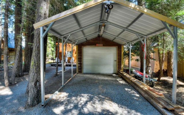 Tahoe Pines Cabin