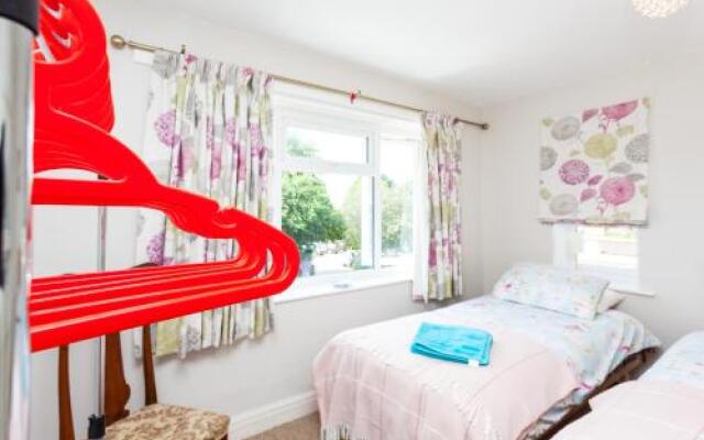 West Chiltington Village, 2 Bedrooms & Parking