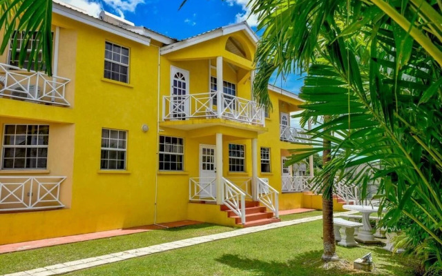 Two Bedroom Apartment With Pool Located Near the Beach and Kensington Oval